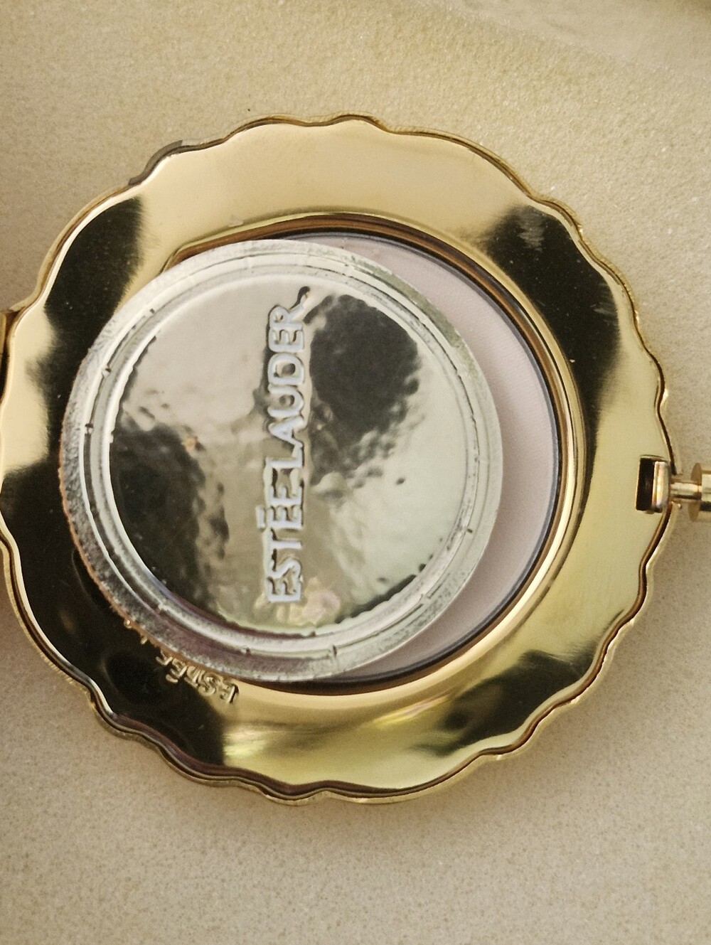 Estee Lauder "Seashell" Gold Tone Swarovski Crystals Powder Compact NIB - Picture 11 of 16